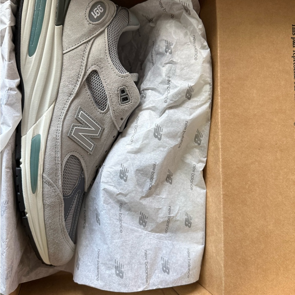 New Balance MiUK 991v2 Dove with Alloy and Silver - Gray